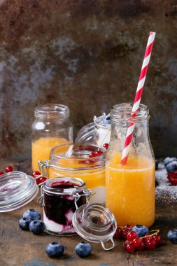 Kavun ve yaban mersini güler yüzlü