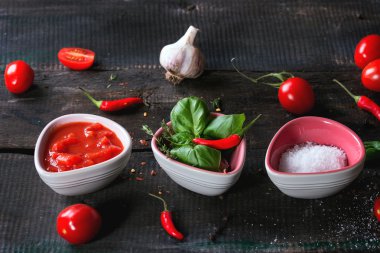 Ketçap yapmak için malzemeler