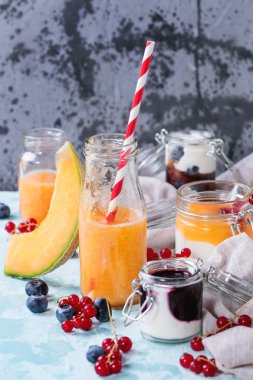 Kavun ve yaban mersini güler yüzlü