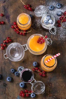 Kavun ve yaban mersini güler yüzlü