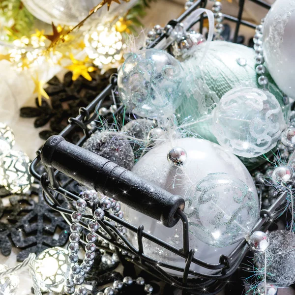 Bolas blancas de Navidad — Foto de Stock