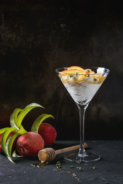 Ricotta tatlı şeftali ile