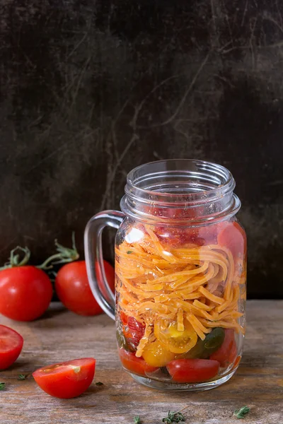 Pasta de tomate en tarro de albañil — Foto de Stock