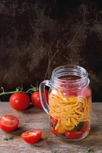 Pasta de tomate en tarro de albañil —  Fotos de Stock