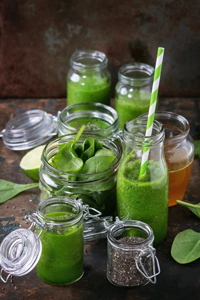 Batido de espinacas verdes —  Fotos de Stock