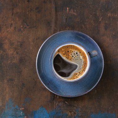 Bir fincan sade kahve.