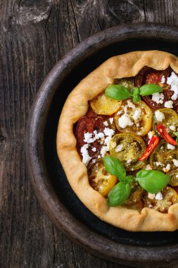 Parti renkli domates ile açık pasta