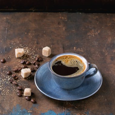 Bir fincan sade kahve.