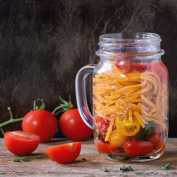 Pasta de tomate en tarro de albañil — Foto de Stock