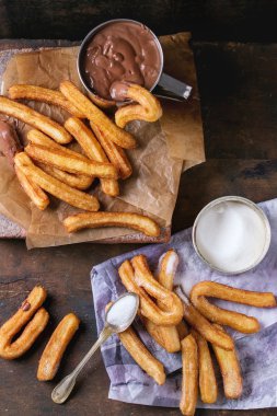 Çikolata ve şeker ile Churros