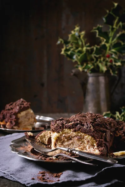 Dilimlenmiş Noel çikolata yule log — Stok fotoğraf