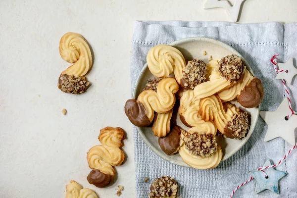 Homemade Traditional Shortcrust Cookies Different Shapes Chocolate Glaze Nuts Ceramic — Stock Photo, Image