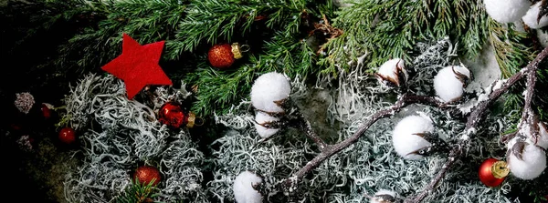 Vánoce Nový Rok Blahopřání Pozadí Jedle Větve Stromů Mech Červené — Stock fotografie