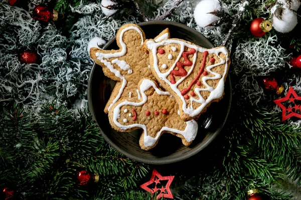 Hausgemachte Traditionelle Weihnachtslebkuchen Mit Zuckerguss Verziert Lebkuchenmann Engel Glocke Auf — Stockfoto