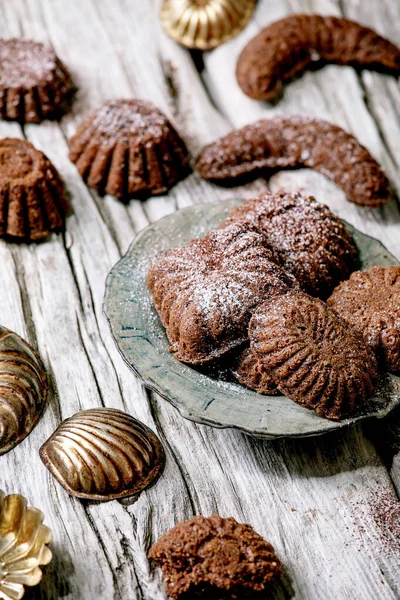 Hemgjorda Traditionella Kortskorpa Cookies Choklad Halvmånar Med Kakao Glasyr Socker — Stockfoto