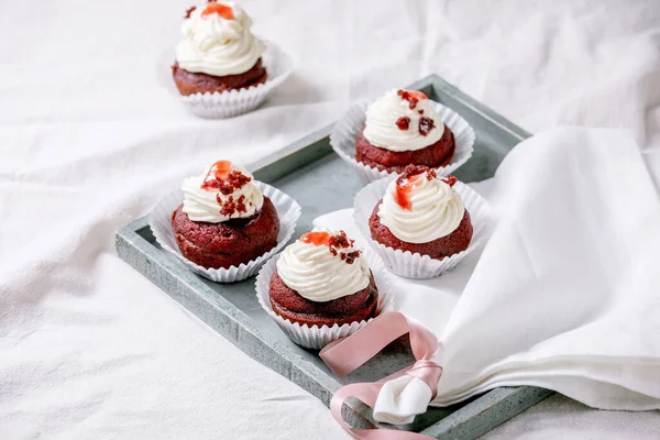 Homemade Red Velvet Cupcakes Whipped Cream Wooden Tray White Napkin — Stock Photo, Image