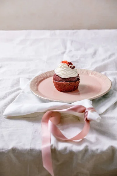 Homemade Red Velvet Cupcake Whipped Cream Pink Ceramic Plate White — Stock Photo, Image