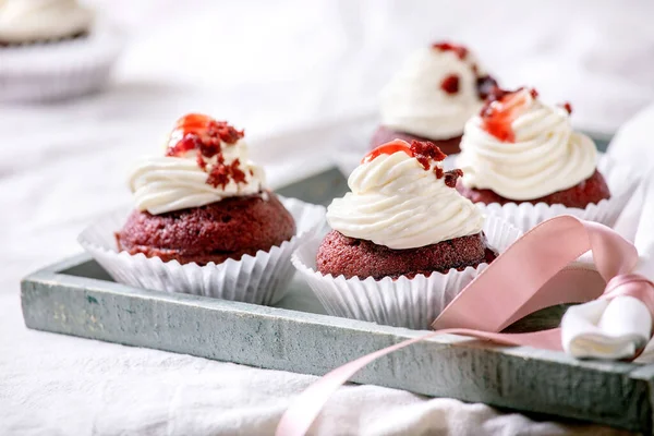 Homemade Red Velvet Cupcakes Whipped Cream Wooden Tray White Napkin — Stock Photo, Image