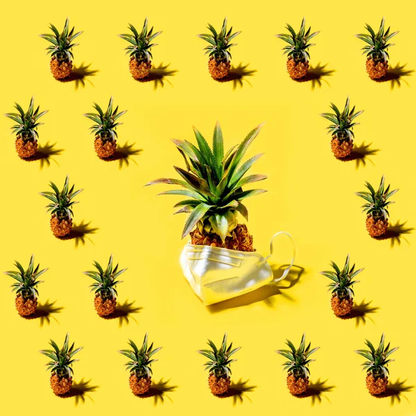 Färska Mini Ananas Ananas Och Ananas Medicin Respirator Mask Med — Stockfoto