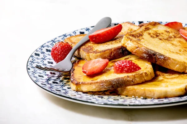 Stockpile French Toasts Fresh Strawberries Maple Syrup Ceramic Plate Fork — Stock Photo, Image