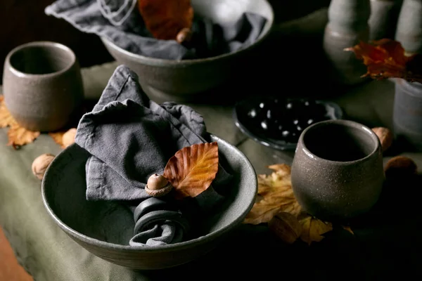 Rustic Autumn Halloween Thanksgiving Table Setting Empty Craft Ceramic Tableware — Stock Photo, Image