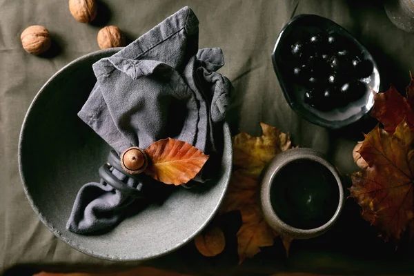 Table Halloween Thanksgiving Automne Sombre Avec Vaisselle Céramique Artisanale Vide — Photo