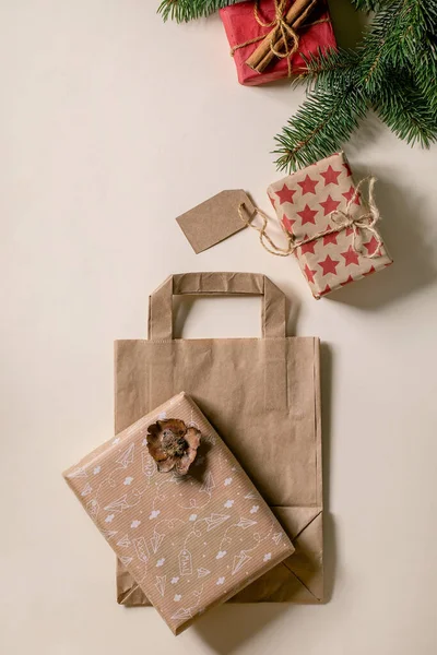 Coleção Sacos Natal Caixas Presente Papel Artesanal Ecológico Etiqueta Branco — Fotografia de Stock