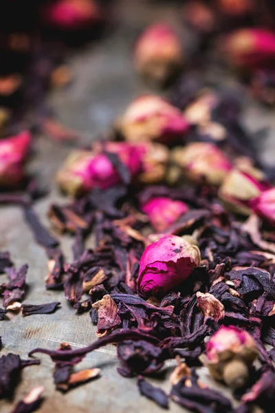 Herbacianych róż i suszonych kwiat hibiscus — Zdjęcie stockowe