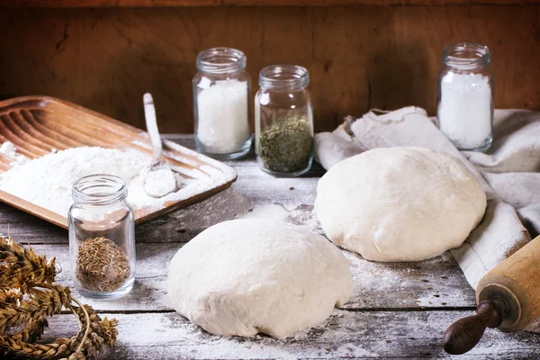 Cuocere il pane — Foto Stock