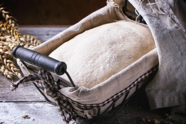 Cuocere il pane — Foto Stock