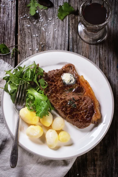 Grilovaný steak s bramborem — Stock fotografie