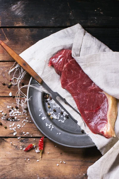 Raw steak — Stock Photo, Image