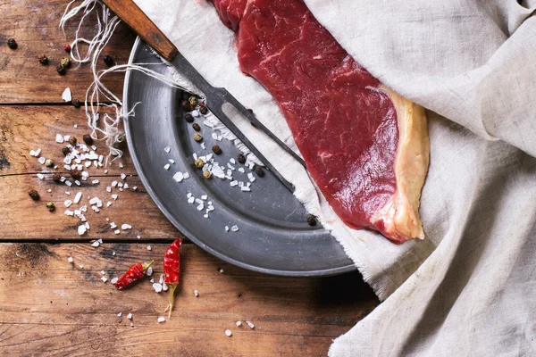 Raw steak — Stock Photo, Image