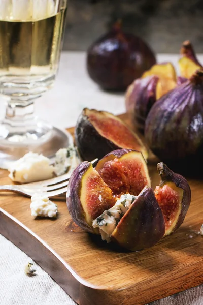 Figs and cheese — Stock Photo, Image