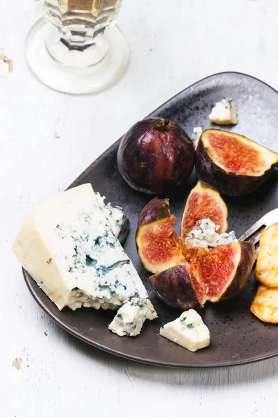 Figs and cheese — Stock Photo, Image