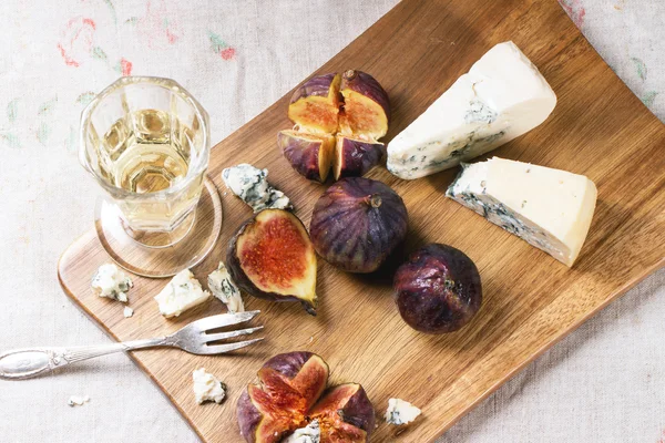 Figs and cheese — Stock Photo, Image