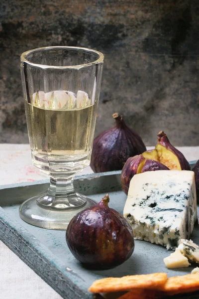 Figs and cheese — Stock Photo, Image