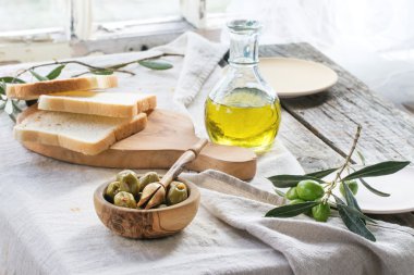 Zeytin ile öğle yemeği