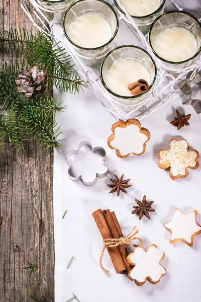 Christmas cookies and cocktail — Stock Photo, Image