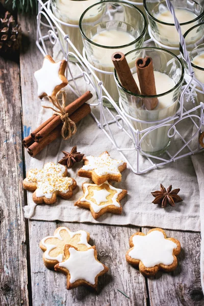 Galletas de Navidad y cóctel — Foto de Stock