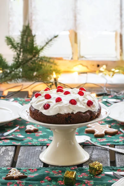 Table setting with chocolate cake — Stock Photo, Image