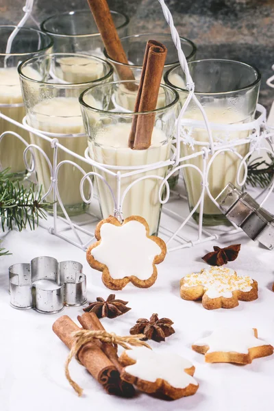 Galletas de Navidad y cóctel — Foto de Stock