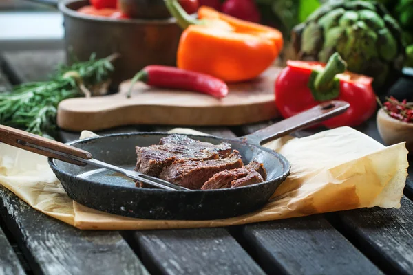 Grilovaný steak se zeleninou — Stock fotografie