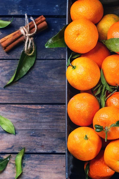 Mandalina tarçın ile