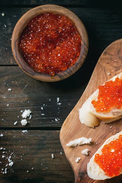 Sanduíche com caviar vermelho — Fotografia de Stock