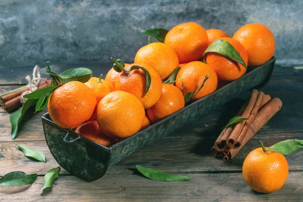 Tangerinas com canela — Fotografia de Stock