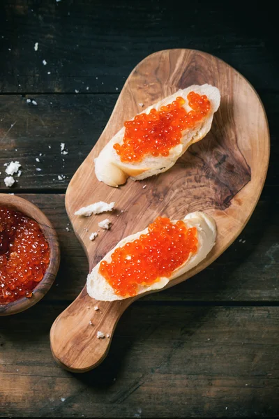 Sandwich mit rotem Kaviar — Stockfoto