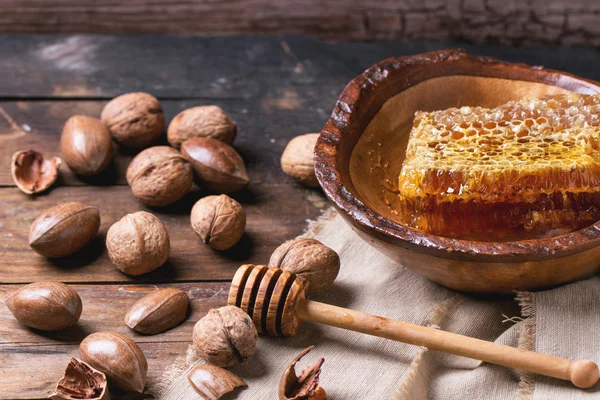 Honeycomb and nuts — Stock Photo, Image