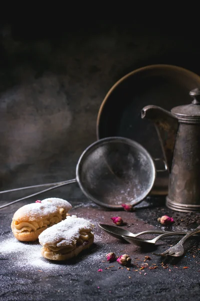 Eclairs with white chocolate — Stock Photo, Image