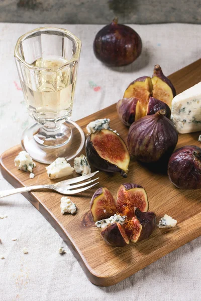 Figs and cheese — Stock Photo, Image